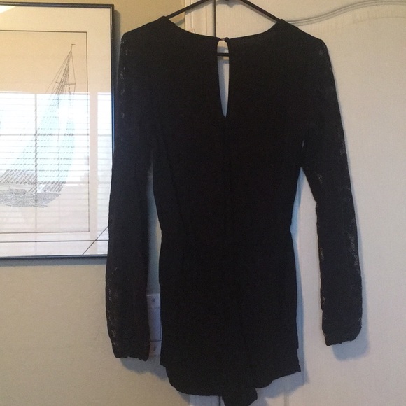 Black lace romper - Picture 2 of 3
